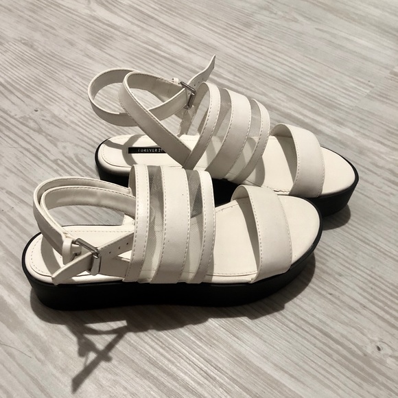 new chic sandals